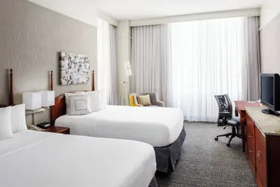 Photo 4 - Courtyard by Marriott Houston Downtown/Convention Center