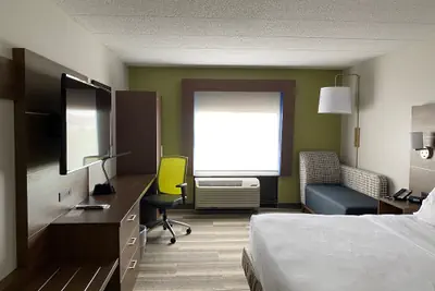 Photo 4 - Holiday Inn Express & Suites Fort Wayne by IHG