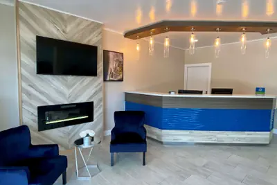 Photo 3 - SureStay Hotel by Best Western Santa Cruz