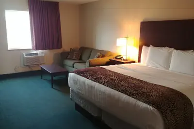Photo 5 - Boarders Inn & Suites by Cobblestone Hotels – Broken Bow