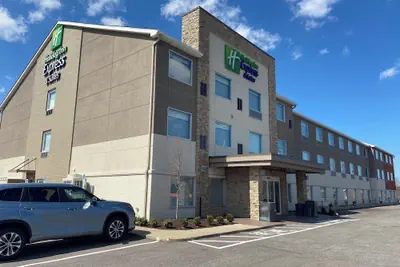 Photo 2 - Holiday Inn Express & Suites Elyria by IHG