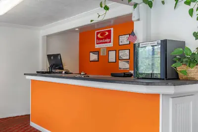Photo 3 - Econo Lodge Lee - Great Barrington
