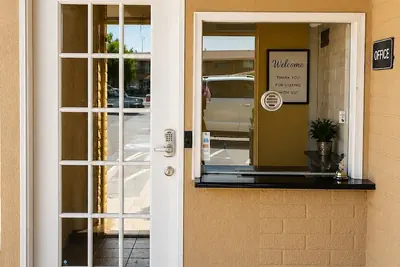Photo 3 - Grapevine Inn