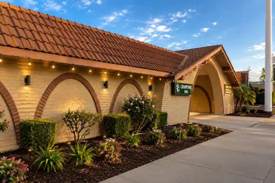 Photo 2 - Grapevine Inn