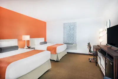 Photo 4 - Howard Johnson by Wyndham Quincy/Boston