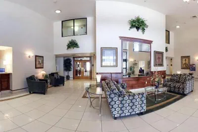 Photo 3 - La Quinta Inn & Suites by Wyndham Meridian