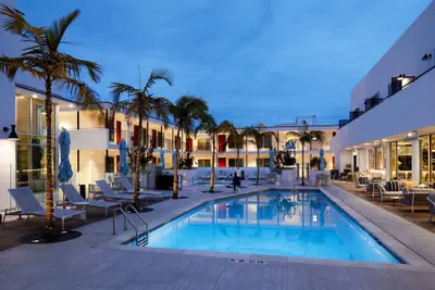 Photo 2 - Courtyard by Marriott Santa Barbara Downtown