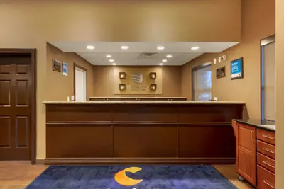 Photo 4 - Comfort Inn & Suites Fayetteville - University Area