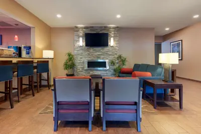 Photo 3 - Comfort Inn & Suites Fayetteville - University Area