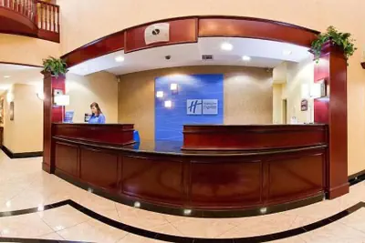 Photo 3 - Holiday Inn Express Hotel & Suites Gainesville by IHG