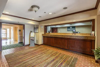 Photo 3 - HomeTowne Studios & Suites by Red Roof Charlotte - Concord
