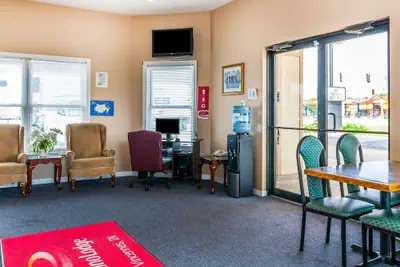 Photo 5 - Econo Lodge Vincennes