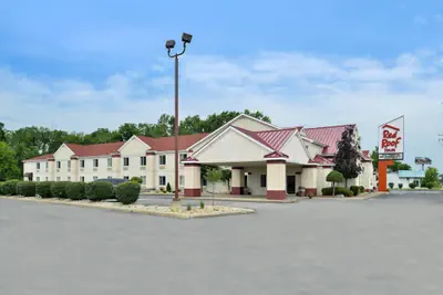 Photo 2 - Red Roof Inn Sandusky - Milan