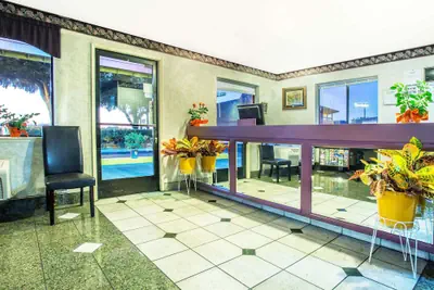 Photo 2 - Travelodge by Wyndham Turlock