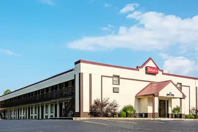 Photo 2 - Red Roof Inn Scottsburg