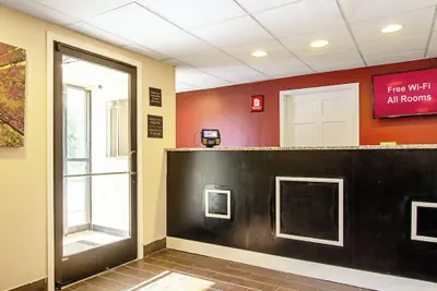 Photo 4 - Red Roof Inn Scottsburg