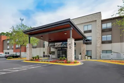 Photo 2 - Holiday Inn Express & Suites Raleigh NE - Medical Ctr Area by IHG