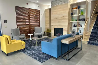 Photo 5 - Comfort Inn & Suites Cartersville - Emerson Lake Point