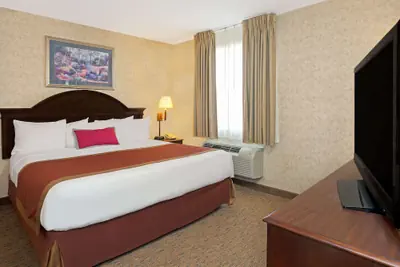 Photo 4 - Hawthorn Extended Stay by Wyndham Cincinnati/Sharonville