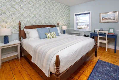 Photo 5 - Breakwater Inn