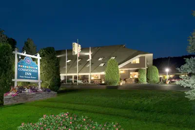 Photo 2 - Commodores Inn