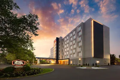 Photo 2 - Hampton Inn & Suites Newark Airport Elizabeth