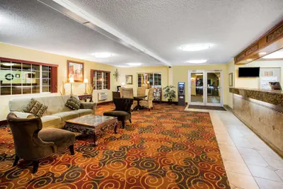 Photo 4 - Days Inn by Wyndham Yakima