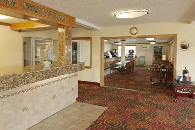 Photo 2 - Days Inn by Wyndham Yakima