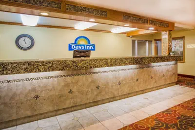 Photo 3 - Days Inn by Wyndham Yakima