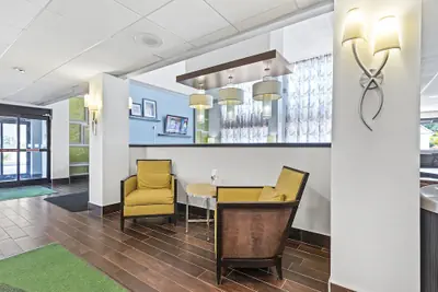 Photo 3 - Holiday Inn St. Petersburg West by IHG