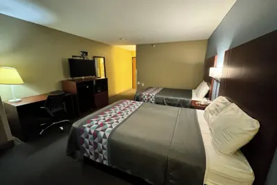 Photo 4 - Western Inn