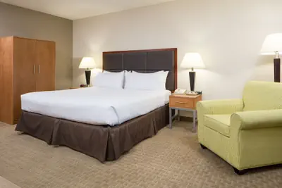 Photo 5 - Holiday Inn Manchester Airport by IHG