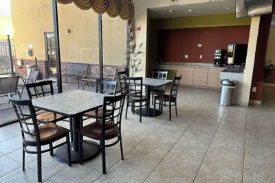 Photo 5 - Red Lion Inn & Suites IAH Airport East
