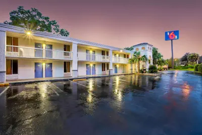 Photo 2 - Motel 6 Gainesville, FL