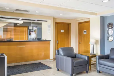 Photo 4 - Econolodge Inn & Suites