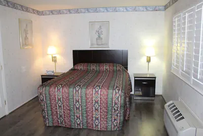 Photo 4 - Budget Inn Redwood City