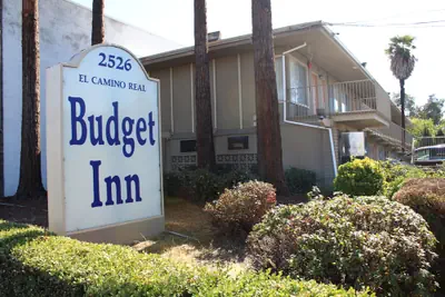 Photo 2 - Budget Inn Redwood City