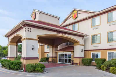 Photo 2 - Super 8 by Wyndham Hillsboro TX