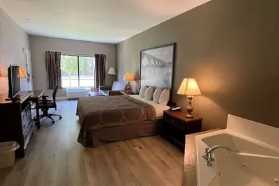 Photo 5 - Super 8 by Wyndham Petersburg