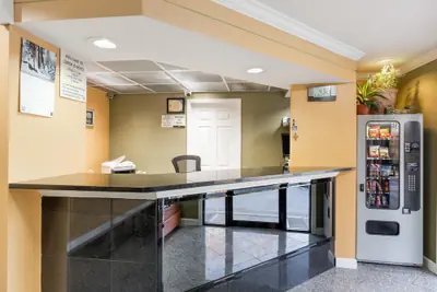 Photo 3 - Super 8 by Wyndham Indianapolis/Southport Rd