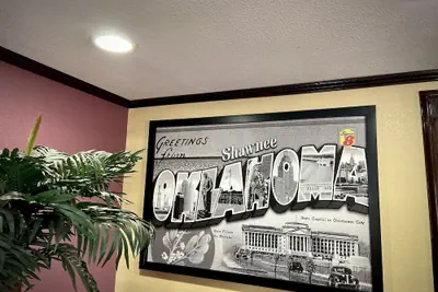 Photo 4 - Super 8 by Wyndham Shawnee