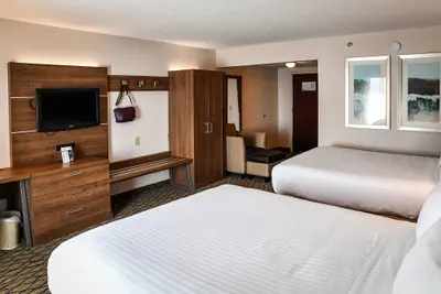 Photo 4 - Holiday Inn Express Hotel & Suites Concord by IHG
