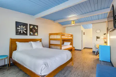 Photo 4 - Hotel McCoy College Station - Art, Libations, Pool Society