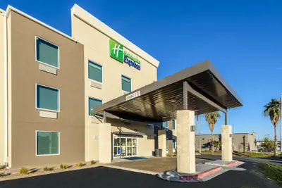 Photo 2 - Holiday Inn Express Hotel & Suites Bastrop by IHG