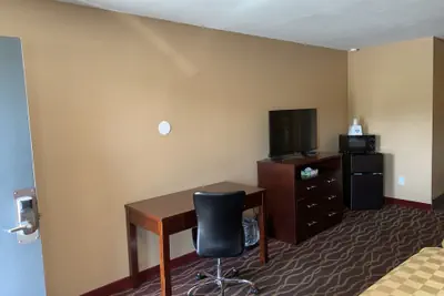 Photo 4 - Rosewood Inn and Suites