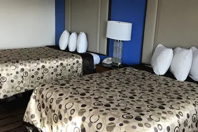 Photo 4 - California Inn and Suites Bakersfield