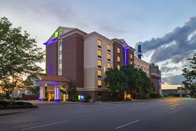 Photo 2 - Holiday Inn Express & Suites Indianapolis Dtn-Conv Ctr Area by IHG