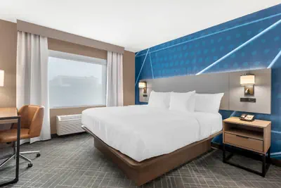 Photo 2 - Comfort Inn & Suites Suwanee - Sugarloaf