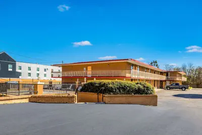 Photo 2 - Econo Lodge  Inn & Suites Macon West
