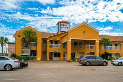 Photo 2 - Island Inn by OYO Galveston Beach, TX